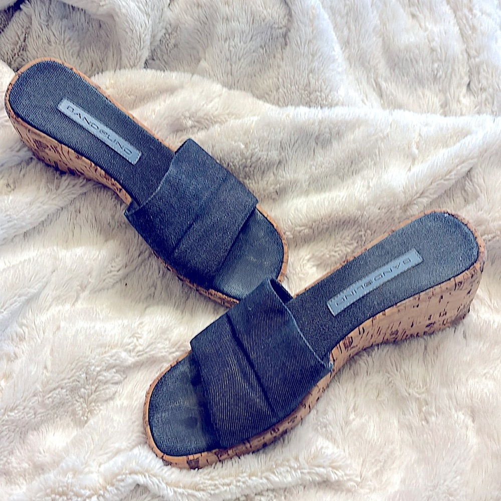 Bandolino wedge with Cork heel  7 1/2. I usually wear an 8 and they fit me.